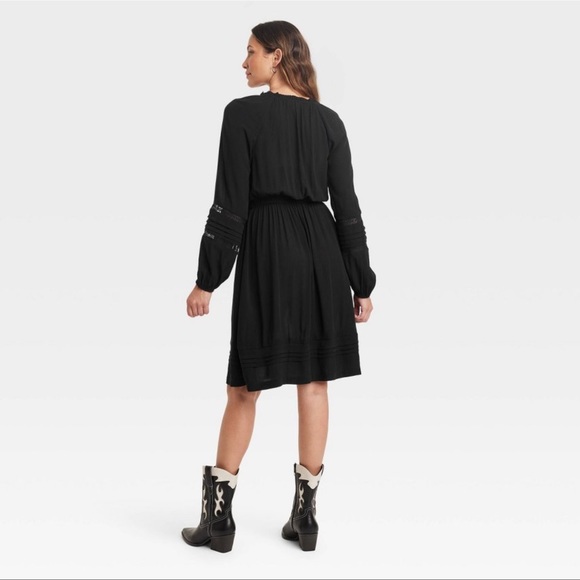 Women’s Long-Sleeve Lace Dress - Picture 2 of 3